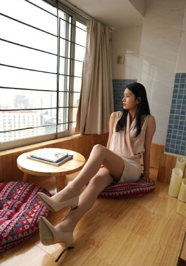 让娇妻尝试两根一起进3p视频