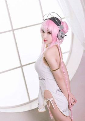 苏一柔在公厕被灌满jing液