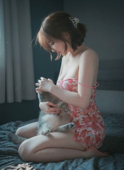 他扯开我的奶罩一摸就流水