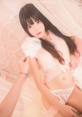 丰满女邻居的嫩苞张开视频