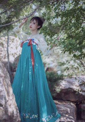 粉嫩入口处粗黑进进出出绿帽